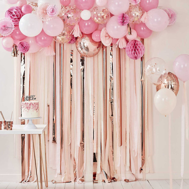 rose gouden en rose streamers met rose ballonnenbundels