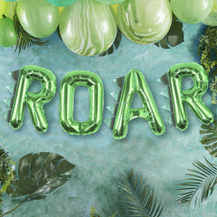 ballon in de vorm van het woord roar omringd door palmbladeren