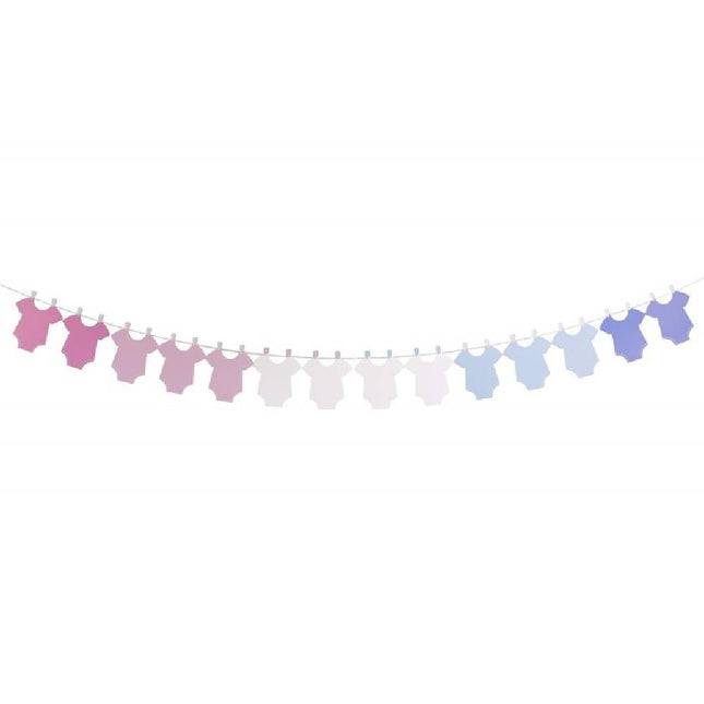 Slinger met roze witte en blauwe rompertjes eraan