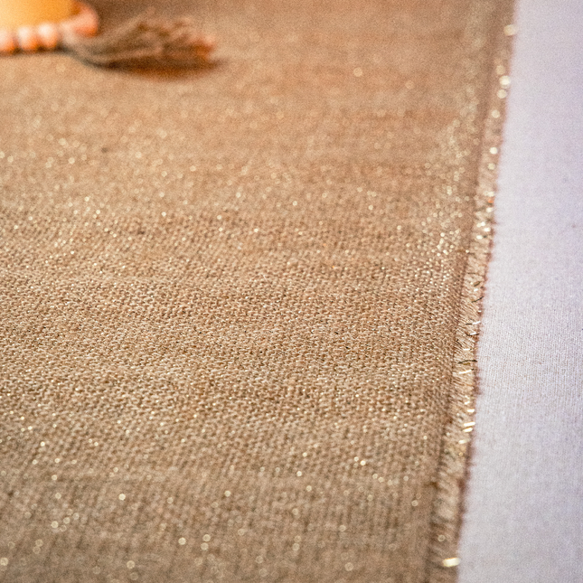 Tafelkleed bruin met gouden draad
