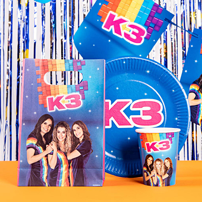 K3 versiering zoals bordjes, bekers en slingers