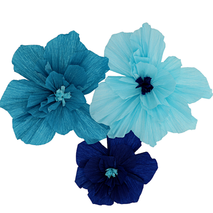 blauwe papieren bloemen voor decoratie