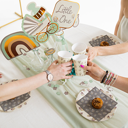 babyshower versiering met creme en grijze versiering