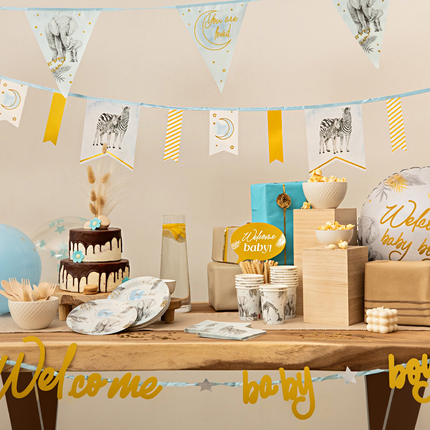 Versiering voor een babyshower jongen met jungle thema in het blauw en goud