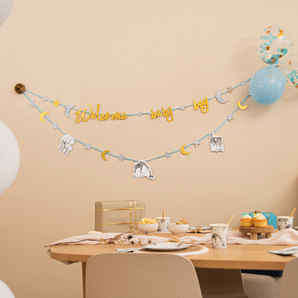 Gouden en blauwe slinger voor een babyshower met safari thema