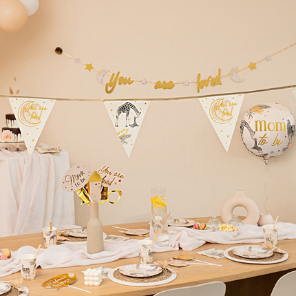 Gender neutrale babyshower met safari versiering