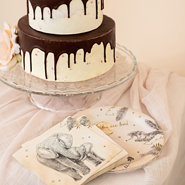 Bordjes en servetten voor een babyshower met safari thema