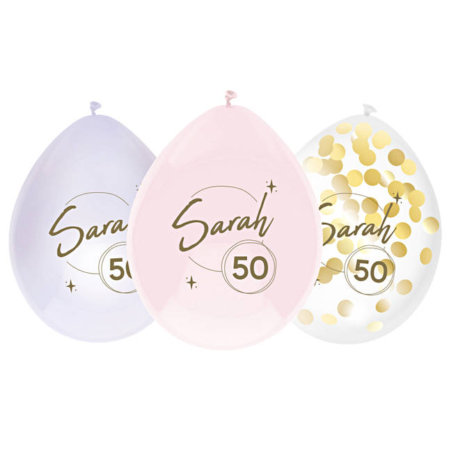 Ballonnen met gouden confetti in het lila en roze met de tekst sarah 50 voor een vrouwen verjaardag