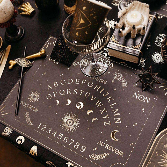 placemat in de vorm van een ouija bord
