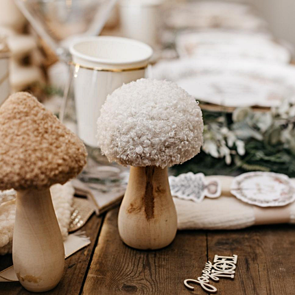 houten paddenstoelen met teddy stof in het creme en beige