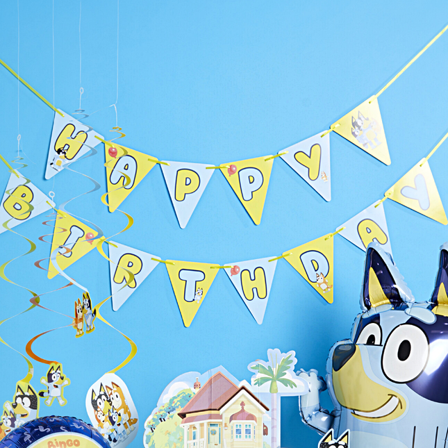 Slinger van bluey met de tekst happy birthday