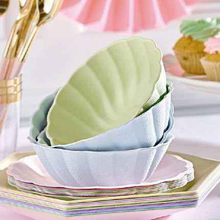 Bakjes in het saliegroen, babyblauw en lila