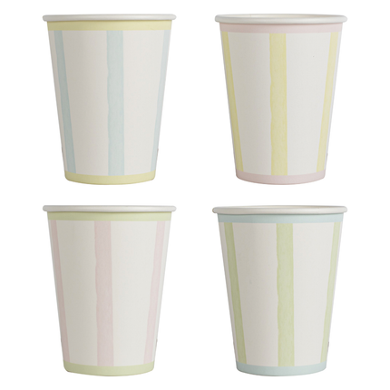 Bekers met pastel kleuren en strepen