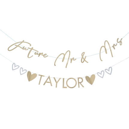 Witte en gouden slingers met de tekst 'Future Mr & Mrs' en een personaliseerbare achternaam