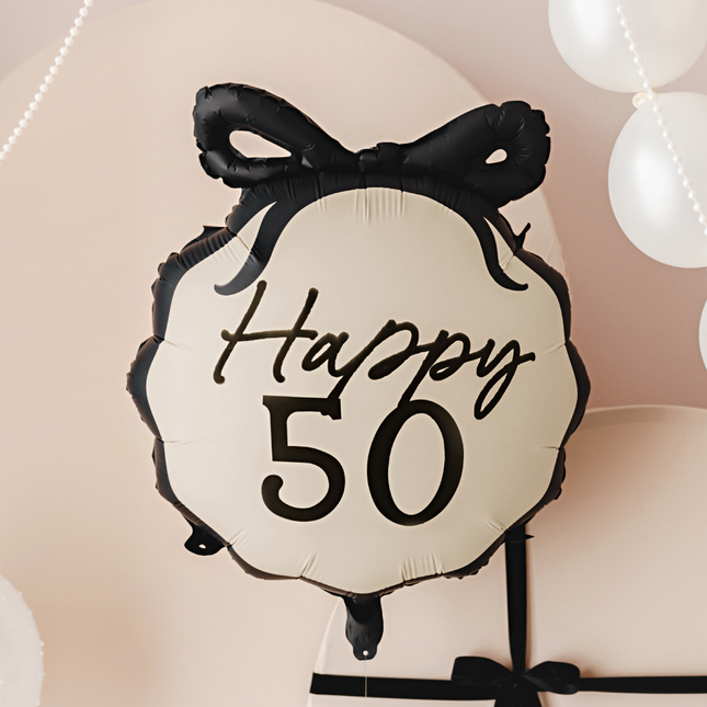creme ballon met zwarte tekst happy 50 en zwarte strik