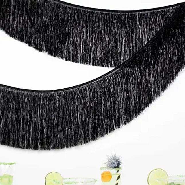 Zwarte tassel slinger