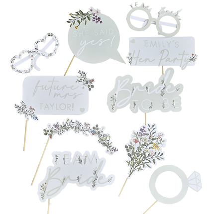 Photo booth props in het saliegroen en wit met bloemen