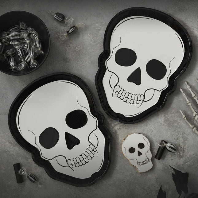 bordjes in de vorm van skelettenhoofd