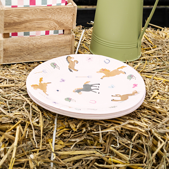 zachtroze bordje met paarden, hoefijzers, bloemen en vlinders