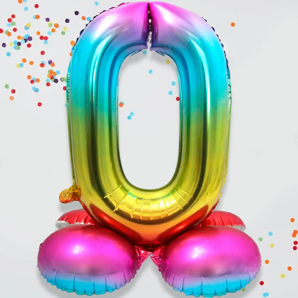 Folieballon op standaard cijfer nul in regenboogkleuren
