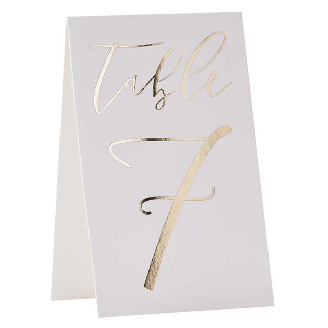Wit kaartje met Table 7 erop in het goud