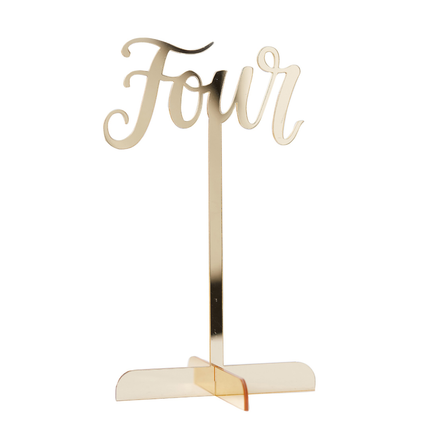 Gouden tafelnummer op standaard