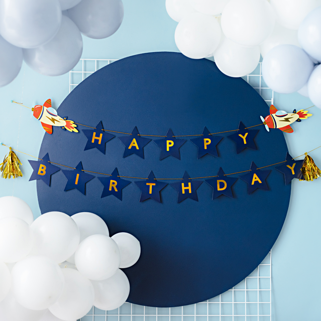 Donkerblauwe sterren slinger met de gouden tekst happy birthday