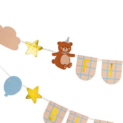 slinger met de gouden tekst first birthday en een beertje, een ster, een wolkje en een ballon