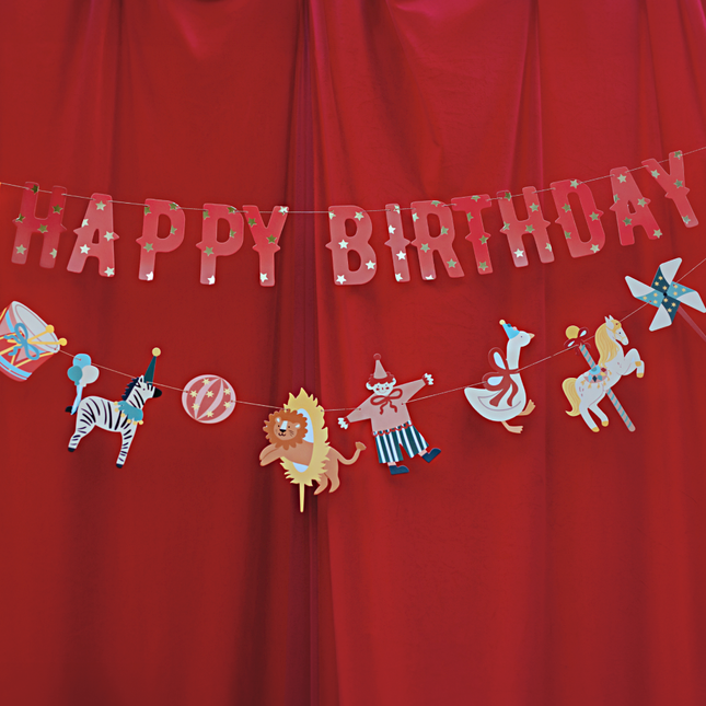 rode letterbanner happy birthday met circus figuren
