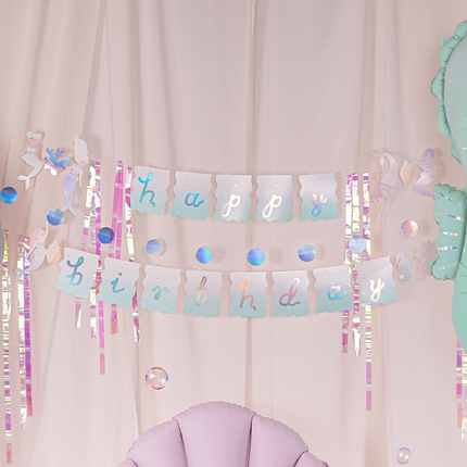 letterbanner met zeemeerminnen en de tekst happy birthday