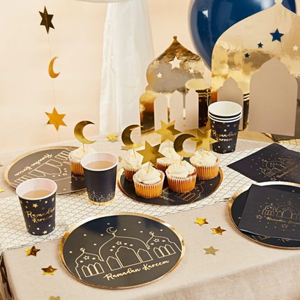 Zwart met gouden tafelversiering voor ramadan