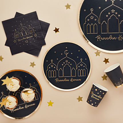 Zwart met gouden tafelversiering voor ramadan