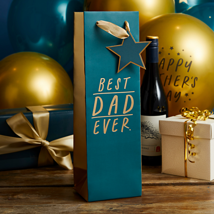 Cadeautas voor een wijnfles in het donkerblauw en goud met de tekst best dad ever