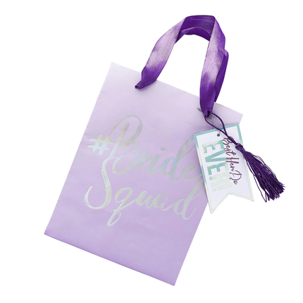 paars cadeautasje met bride squad erop