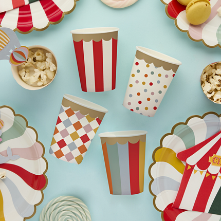 circus bekers met ruitjes, stippen en strepen en een gouden rand