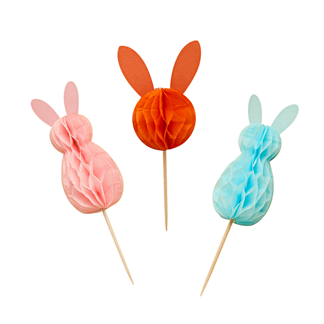 cocktailprikkers met papieren konijntjes in het blauw, roze en oranje