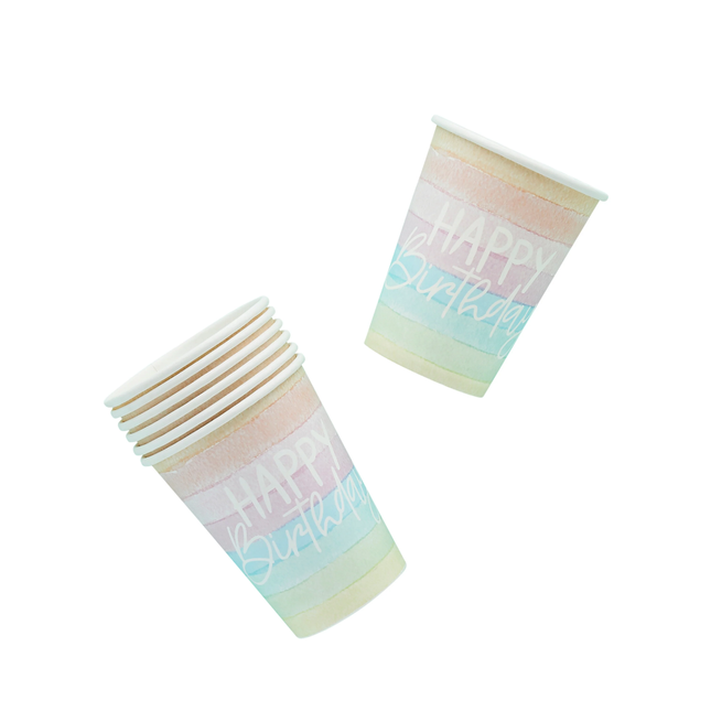 Bekers met pastelkleurige regenboogprint en witte tekst happy birthday
