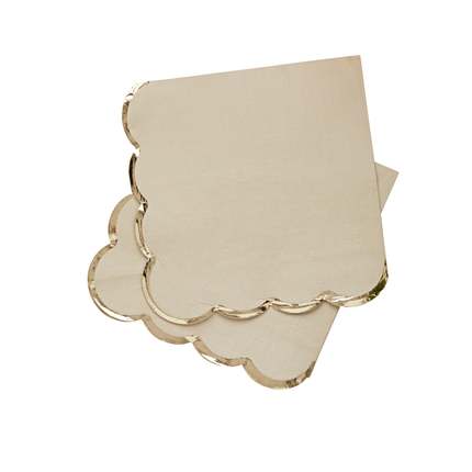 beige servetten met een gouden rand