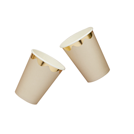 beige bekers met gouden rand