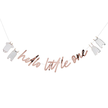 Rose gouden slinger met de tekst hello little one en rompertjes