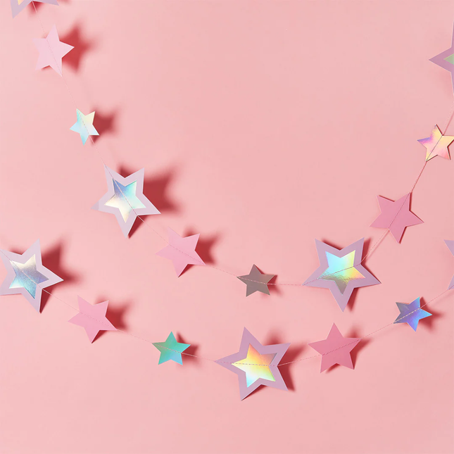 sterren in het pastelpaars en roze met holografisch effect voor een roze muur