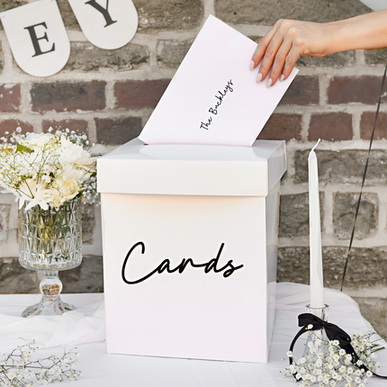 witte doos met zwarte tekst cards