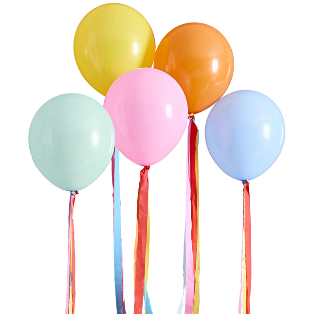 gele, oranje, blauwe, roze en groene ballon met tassels