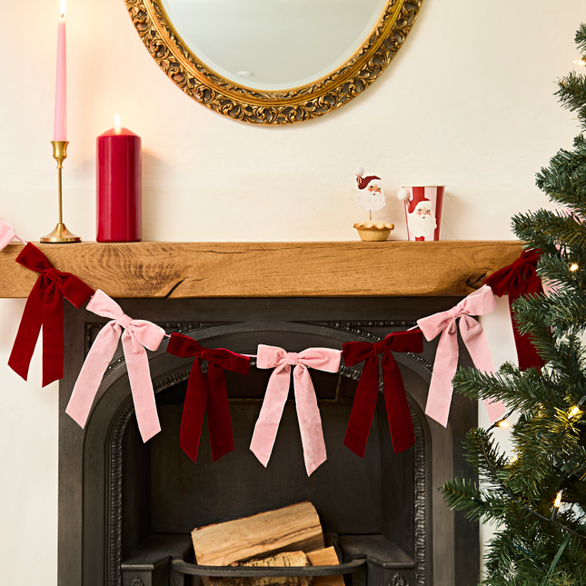 slinger met velvet strikjes rood en roze