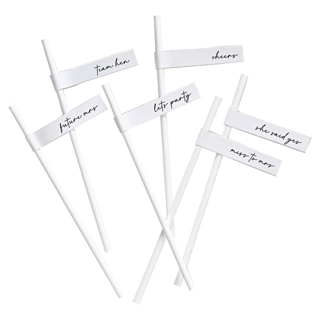 Witte rietjes met zwarte teksten zoals she said yes, cheers en future mrs