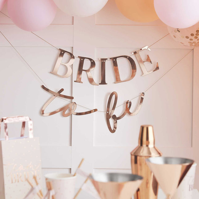 rose gouden letter banner met bride to be