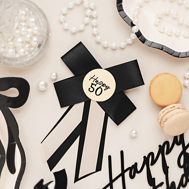 creme en zwarte strik happy 50