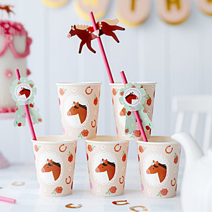 papieren bekers met paarden voor een paarden kinderfeestje