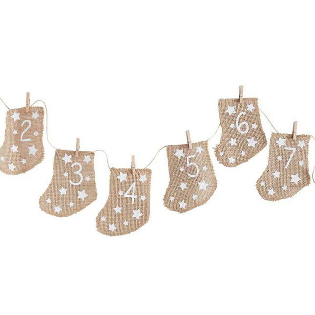 Doe het zelf advent slinger van jute sokjes