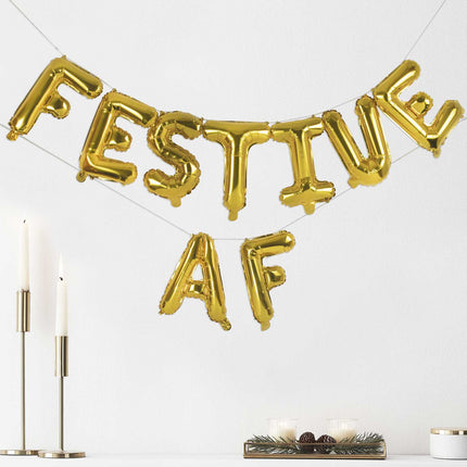 Folie letters aan een koord die de woorden festive AF spellen